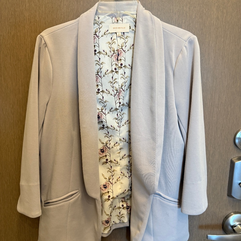 Skies Are Blue Light Gray Blazer with Floral Lining Size M